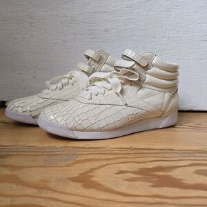 Reebok Cream Croc-Embossed High-Top Sneakers Women’s 7.5